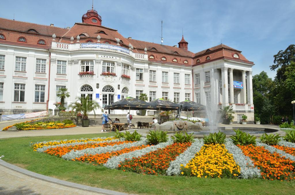 Hotel Derby Karlowe Wary Zewnętrze zdjęcie