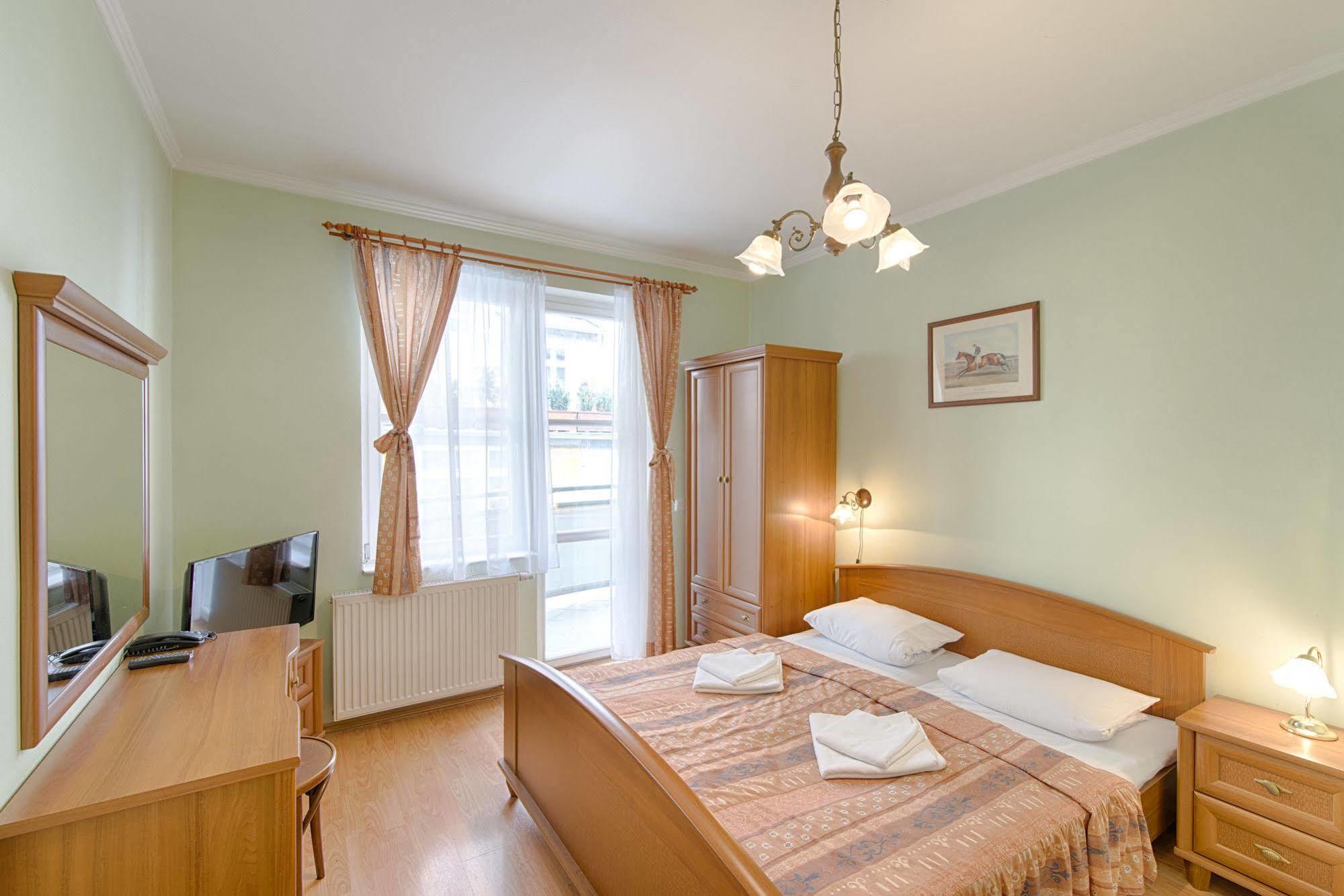 Hotel Derby Karlowe Wary Zewnętrze zdjęcie