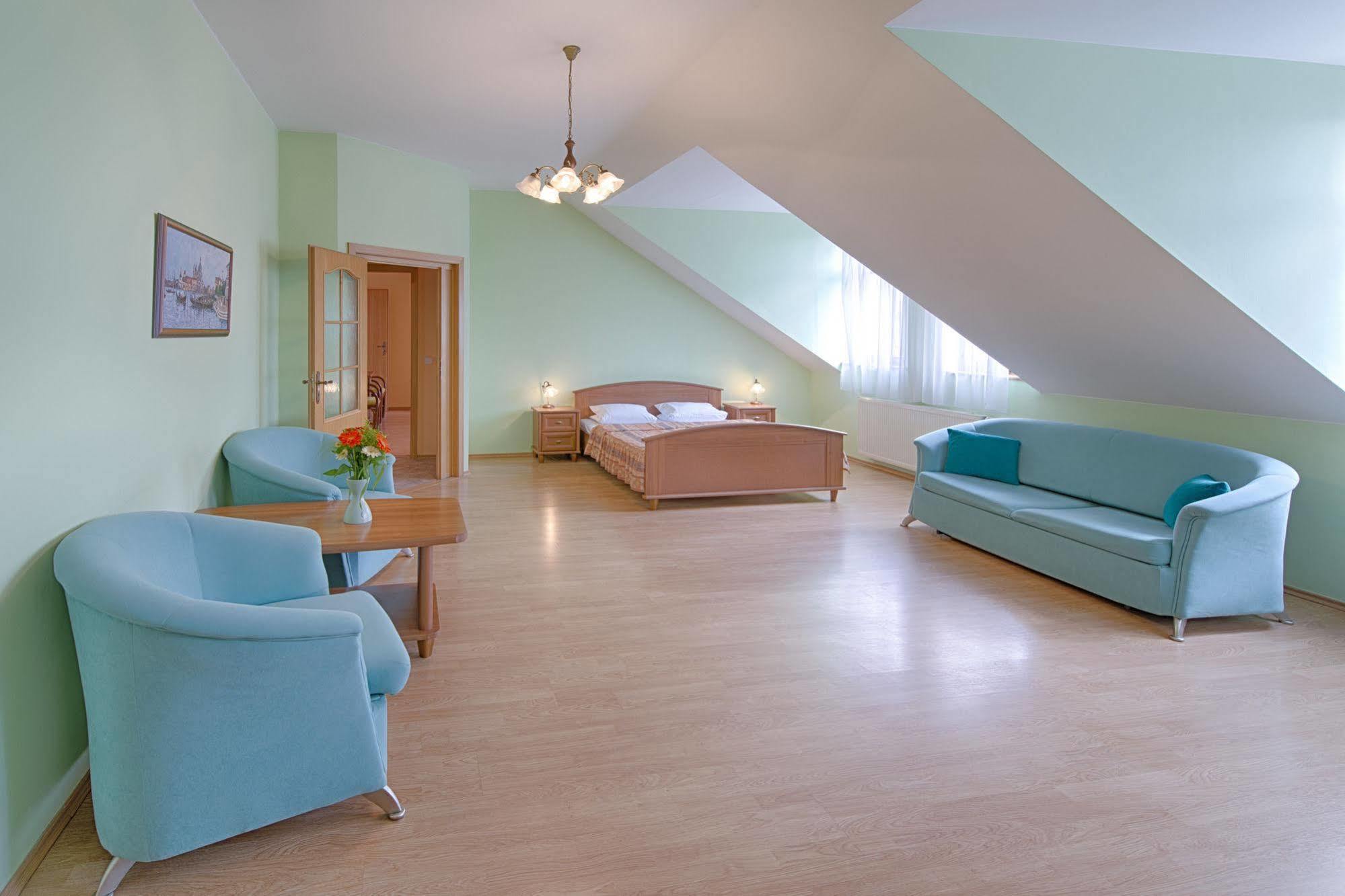 Hotel Derby Karlowe Wary Zewnętrze zdjęcie