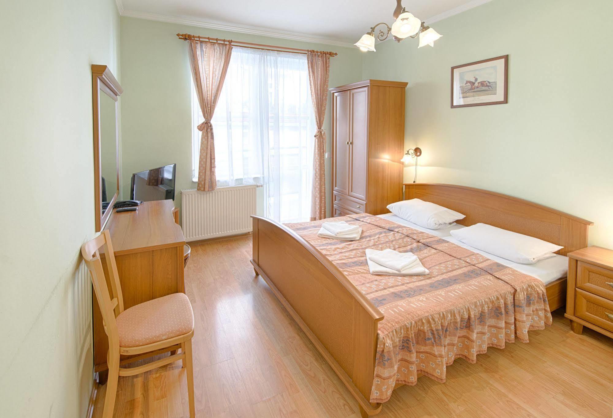 Hotel Derby Karlowe Wary Zewnętrze zdjęcie