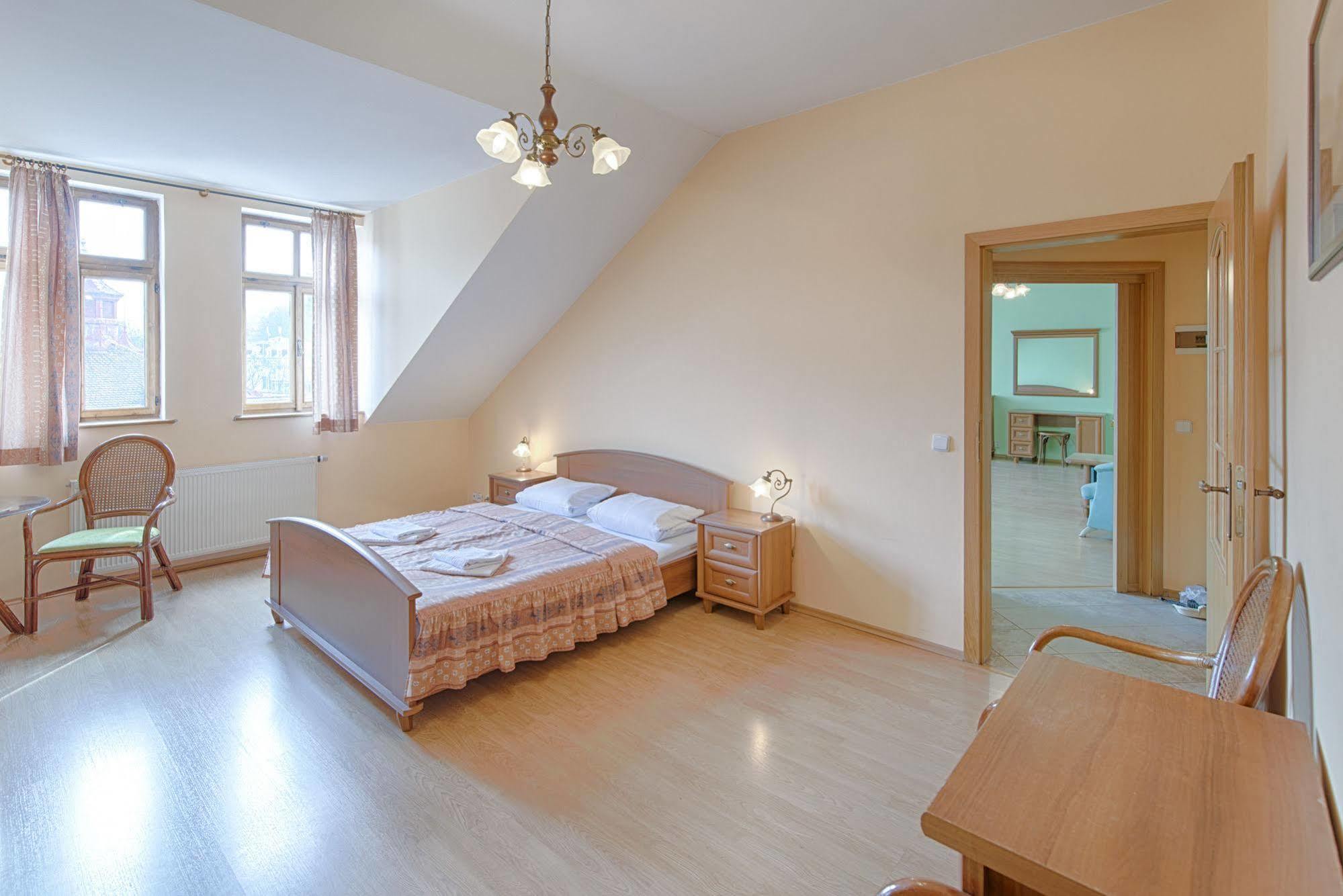 Hotel Derby Karlowe Wary Zewnętrze zdjęcie