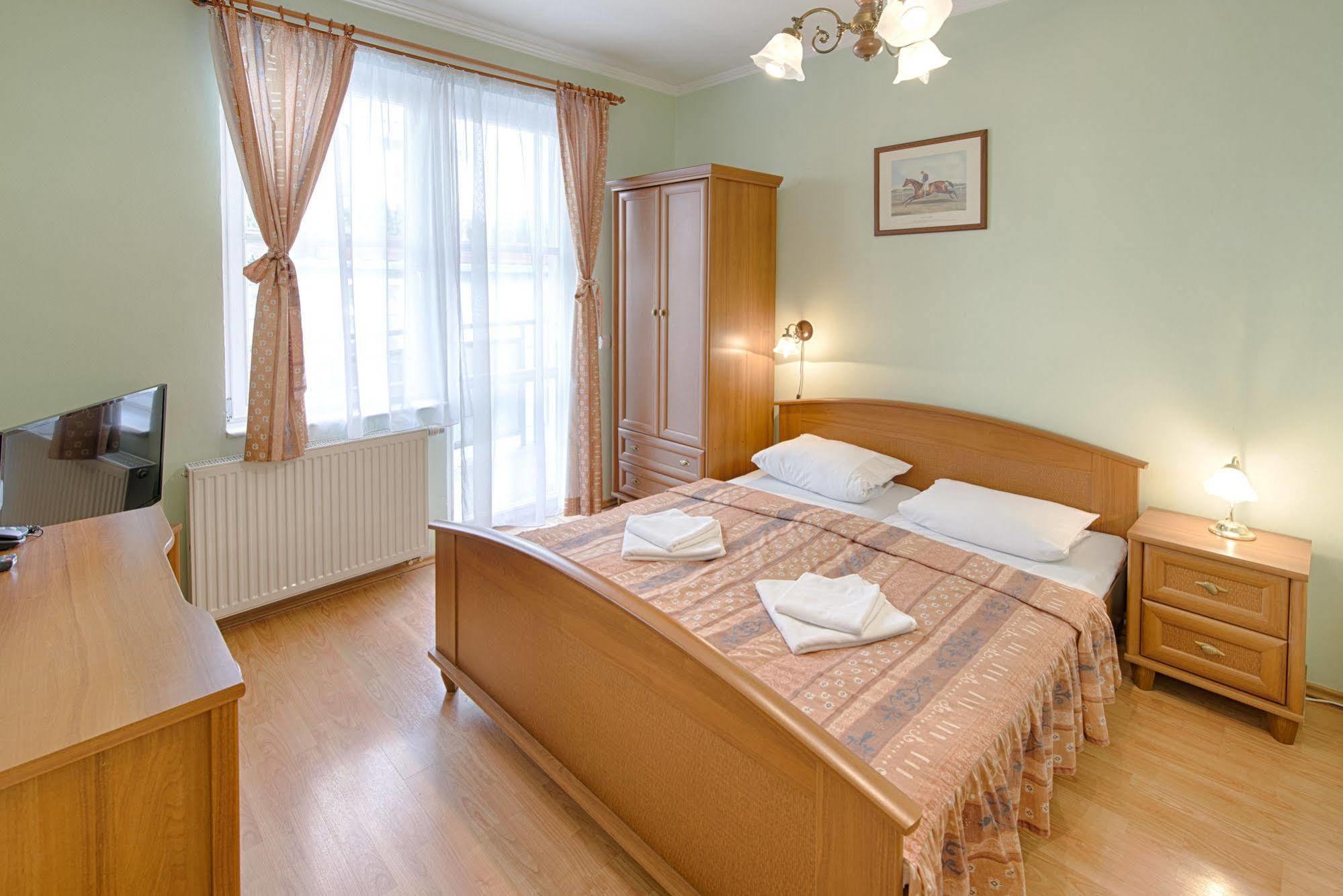 Hotel Derby Karlowe Wary Zewnętrze zdjęcie